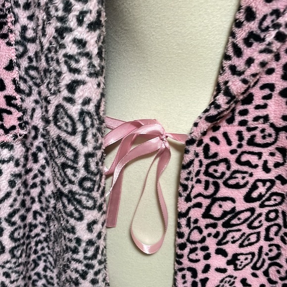 ULTA Bath Robe * Size Small * Pink and Black Animal Print - Picture 8 of 10